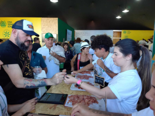 Público da Agrishow participa da escolha do melhor salame artesanal