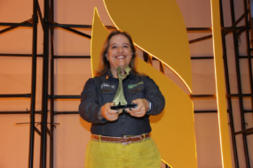 Coordenadora da CEMF é premiada em congresso nacional