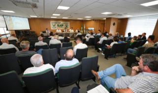 Sistema FAEP discute estratégias e desafios para cadeia leiteira no Paraná