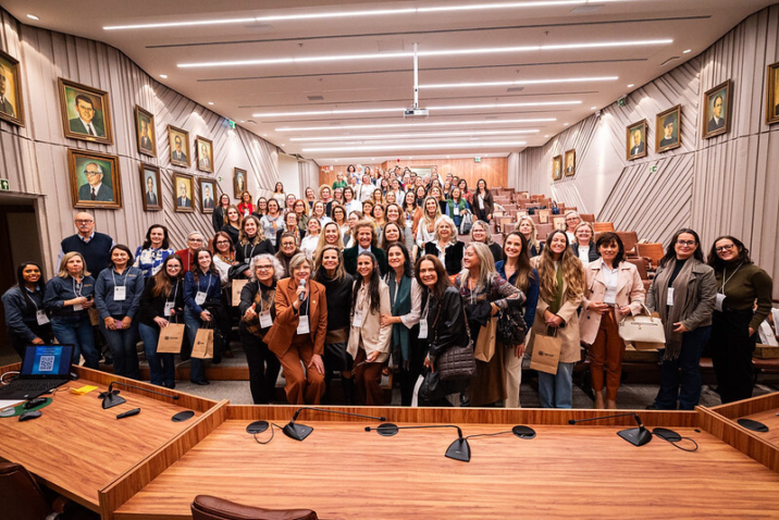 Foto encontro mulheres