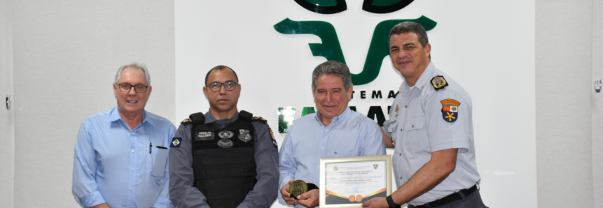 Presidente do Sistema Famato recebe Moeda Honorífica da Polícia Militar