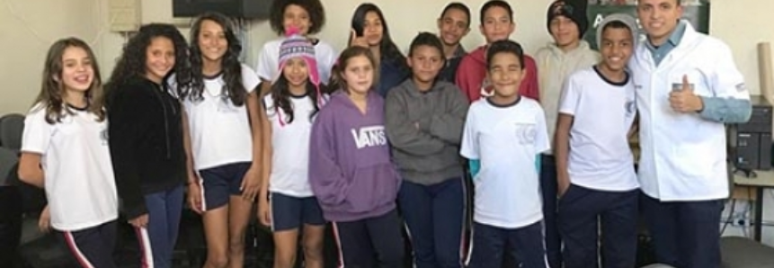 Estudantes aprendem técnicas de higiene bucal