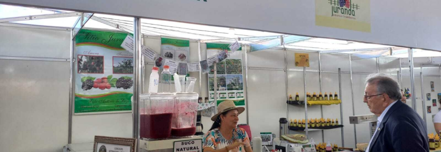 Presidente da CNA visita feira gastronômica na Expozebu