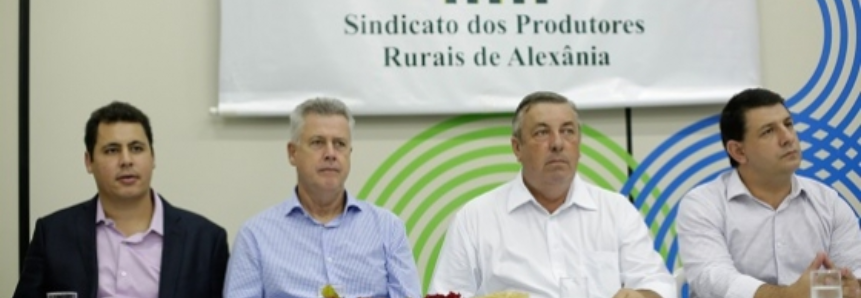 Sindicato Rural de Alexânia sob olhar jovem de Armando Rollemberg