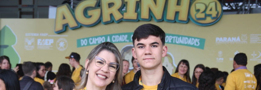 Professora veterana do Agrinho vive emoção de acompanhar o filho na festa de premiação