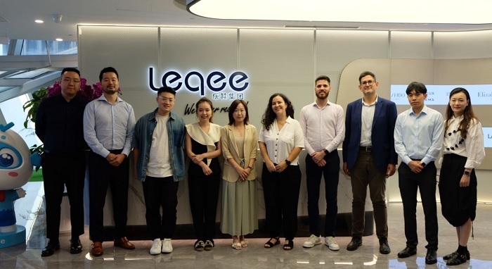 Empresários visitam a sede do Leeqee Group