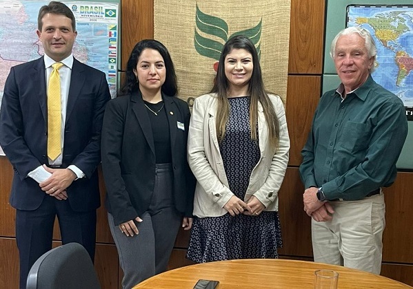 Fabrício Andrade, presidente da Comissão  Nacional do Café, Raquel Miranda, assessora técnica da CNA, Juliana Souza, coordenadora de Produção Vegetal, e Sílvio Farnese, diretor de Comercialização do Mapa