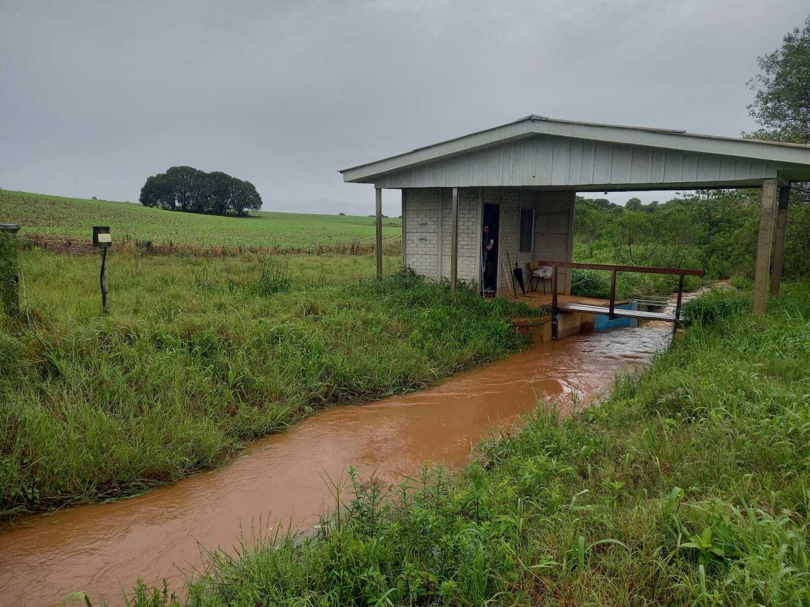 Estação de monitoramento do rio da bacia hidrográfica localizada no Distrito de Entre Rios, Guarapuava, Paraná