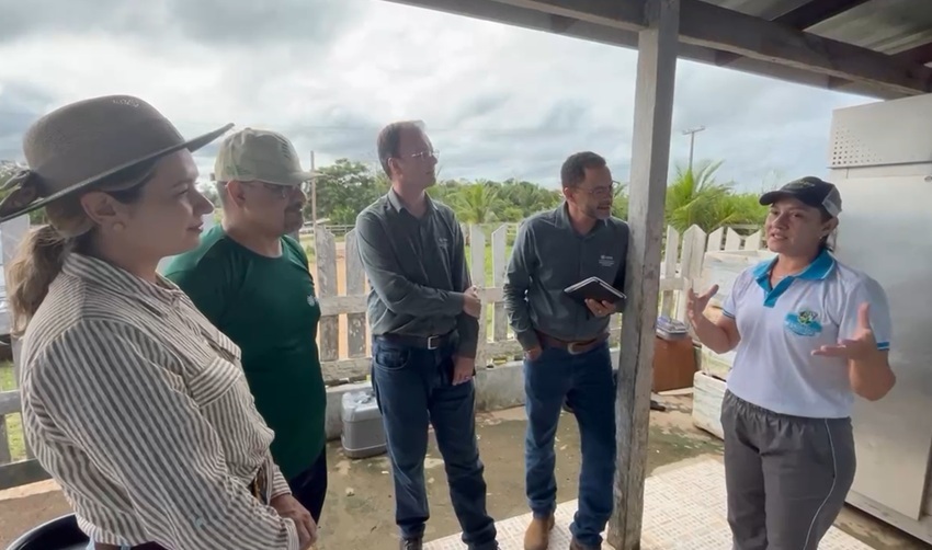 Produtora Arlene Costa com os técnicos do Senar.